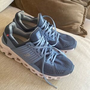On cloud sneakers size 8.5 excellent condition